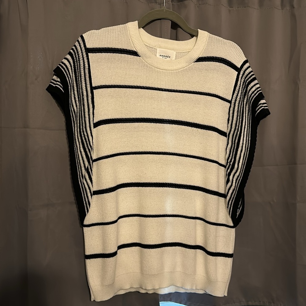 Vici black and white short sleeved sweater